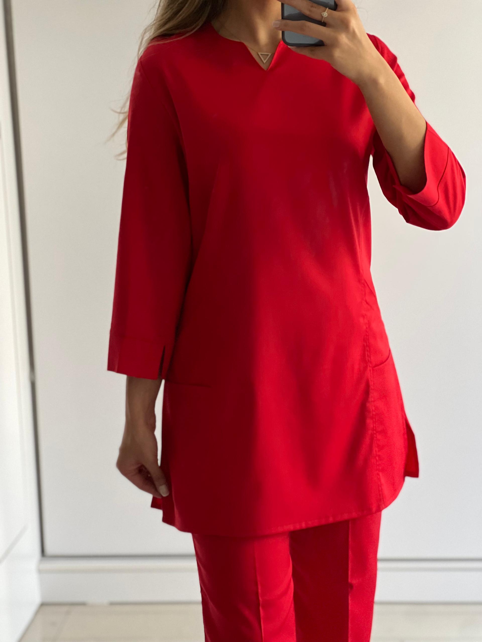 ست اسکراب و شلوار تنسل زنانه قرمز